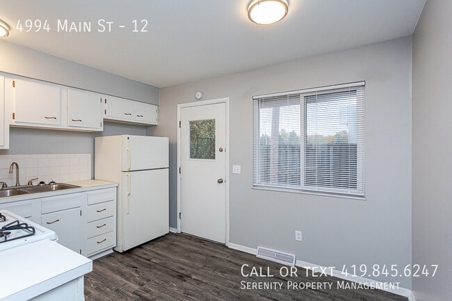 Building Photo - 4994 Main St