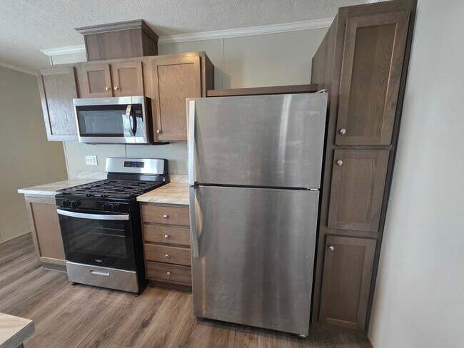 Building Photo - 4620 Hemlock Loop