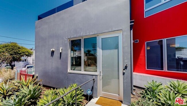 Foto del edificio - 2 br, 2 bath Condo - 616 N Croft Ave Apt 4