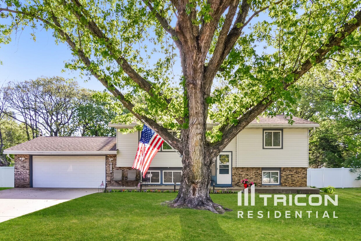 Foto principal - 12235 Hillsboro Ave