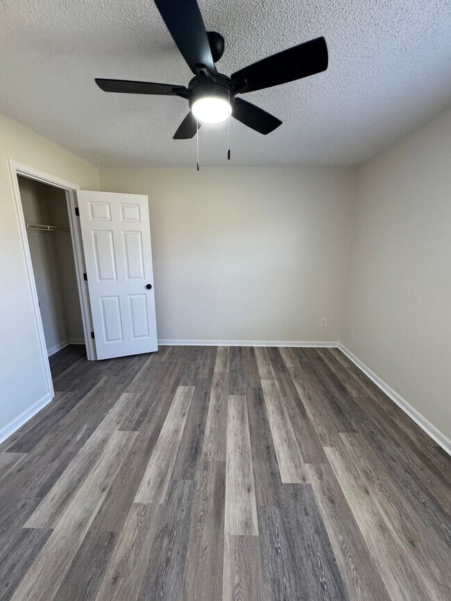 Building Photo - 1908-1910-1910 Arlene Dr