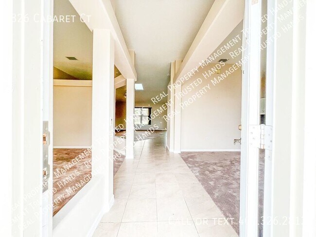 Building Photo - Charming 4BR/2BA Home with Pool - Your Oas...