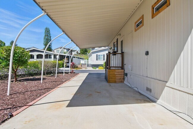 Foto del edificio - Highly Desirable Double Wide 55+ Home in R...