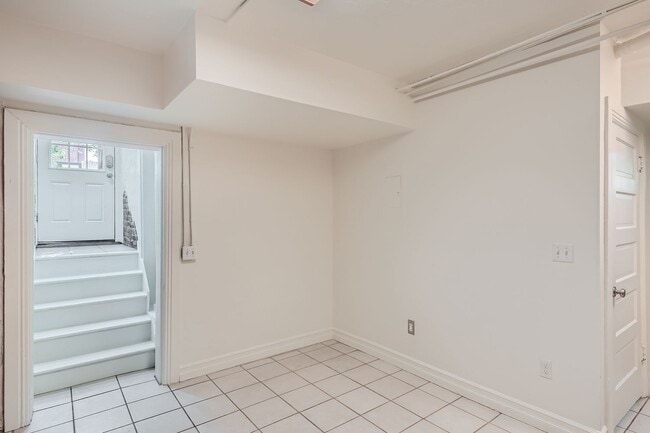 Building Photo - 954 N Pearl St