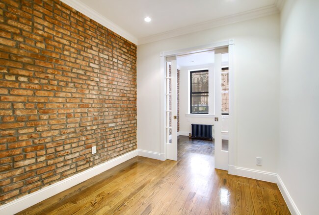 Building Photo - 308 W 21st St
