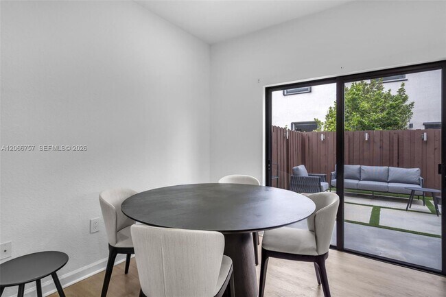 Foto del edificio - 21444 NE 2nd Ave