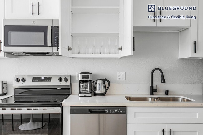 Building Photo - 747 Gayley Ave