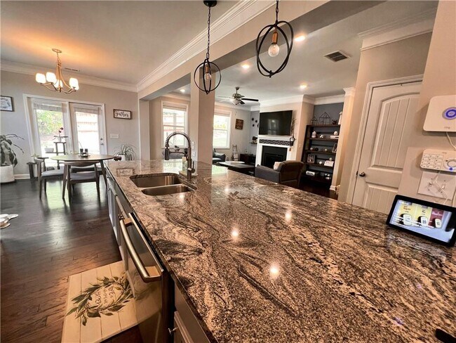 Foto del edificio - 4310 Danbury Farms Dr