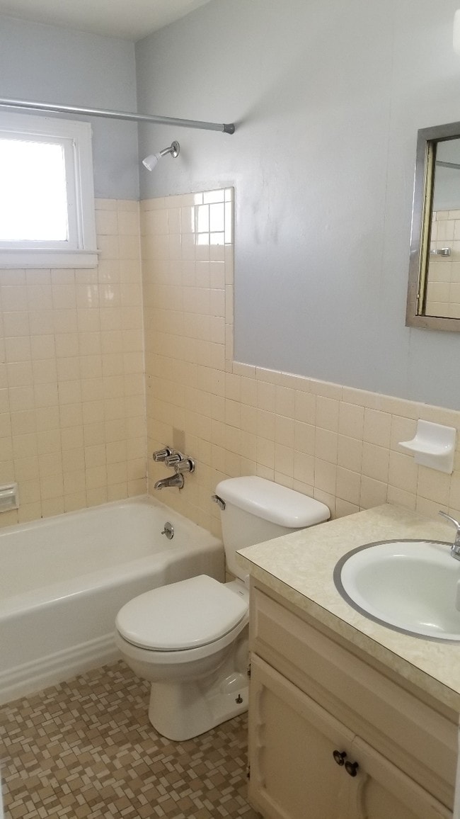 Building Photo - Grandview Duplex at an Affordable Price