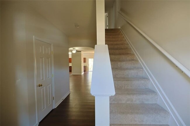 Building Photo - 220 Azalea Cir