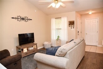 Building Photo - 3813 Oldenburg Ln