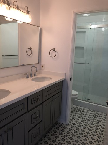 Master bath - 2018 Griffith Park Blvd