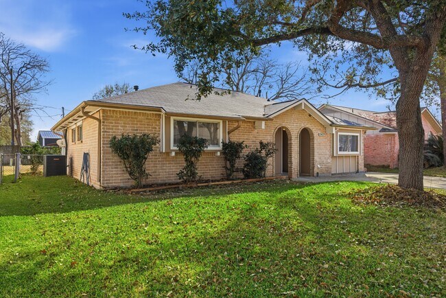 Foto del edificio - 13627 Greenway Dr