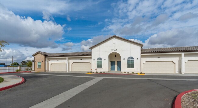 Foto del edificio - 13171 Edgemont St