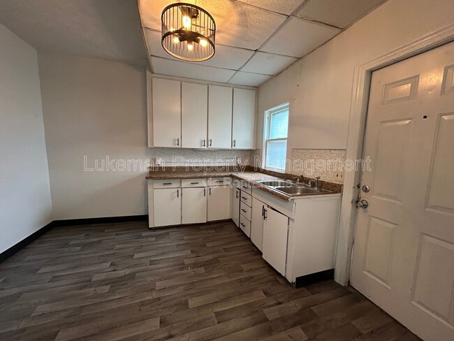 Foto del edificio - 802-806 West Cedar Street