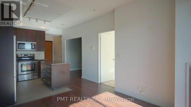 Building Photo - 500 Sherbourne St