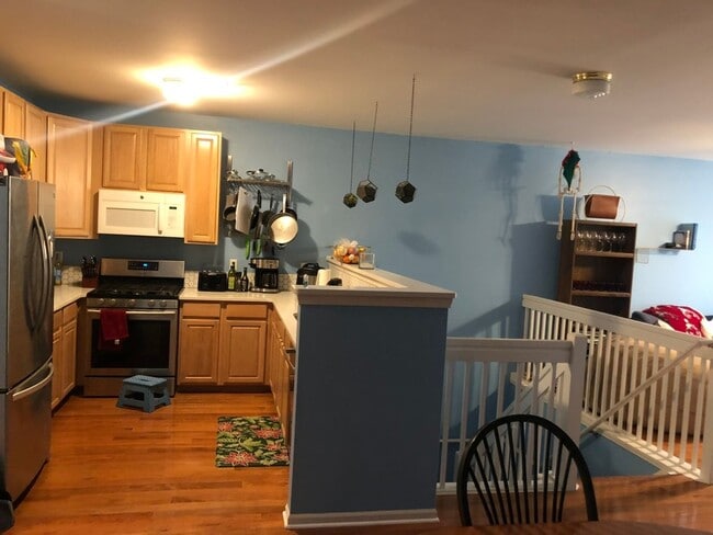 Building Photo - 3 Bedroom Condo