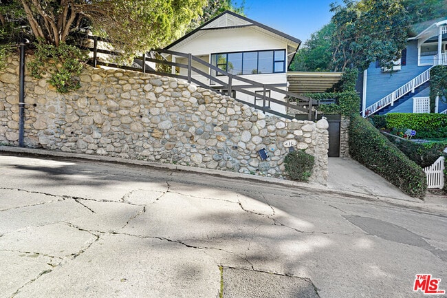 Building Photo - 316 Crane Blvd