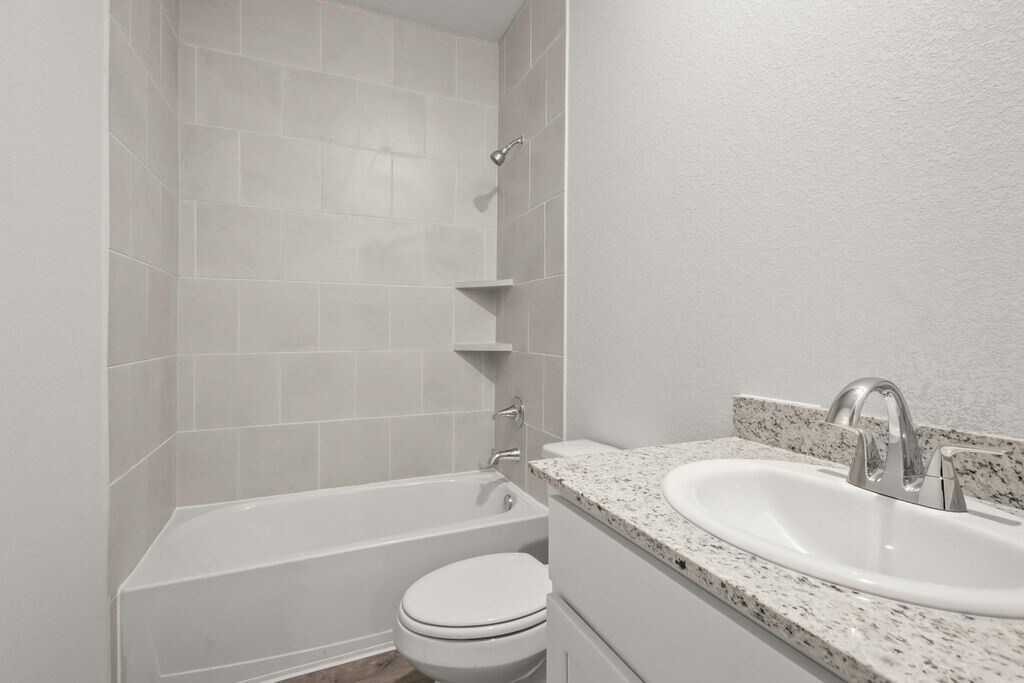 Foto del edificio - 496 Shoreview Dr