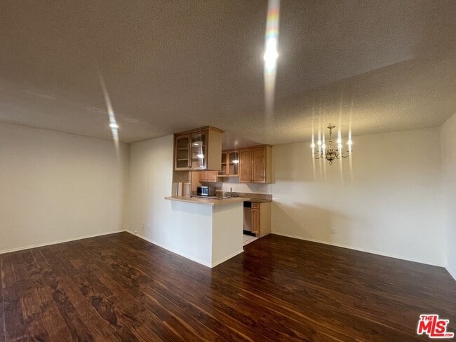 Building Photo - 5330 Zelzah Ave