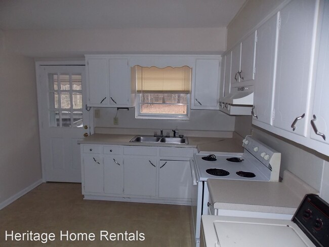 Building Photo - 2 br, 1 bath House - 6700 Maxwell Drive #B