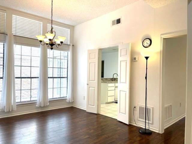 Building Photo - 1205 Olde Towne Dr