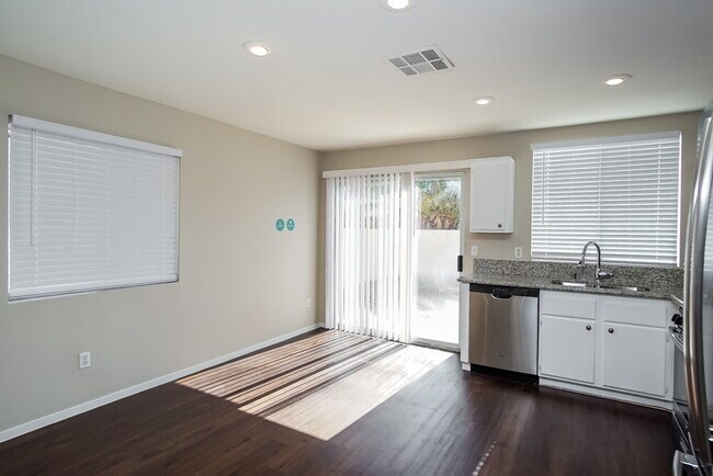 Foto del edificio - 832 Tollbrook Way