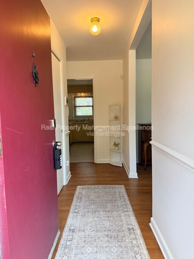 Foto del edificio - 120 E Rowan St
