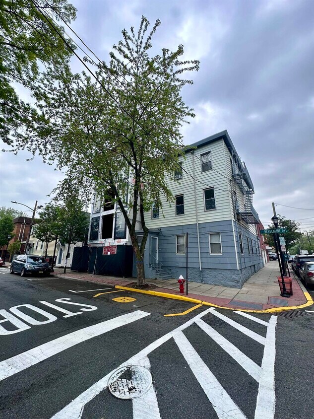 Primary Photo - 200 Bergenline Ave