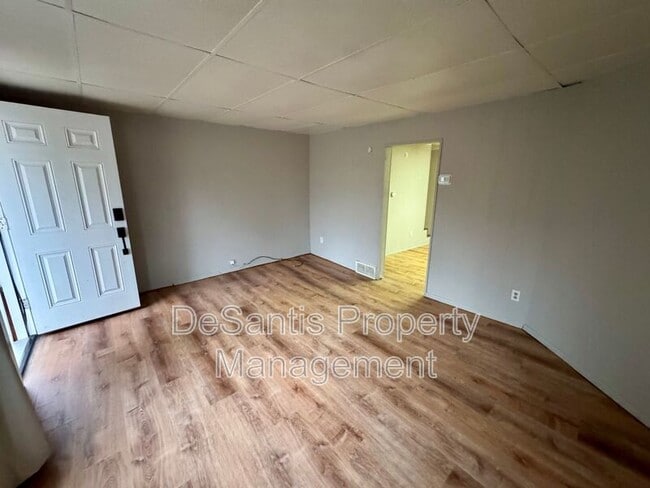 Foto del edificio - 474 Spang Ave