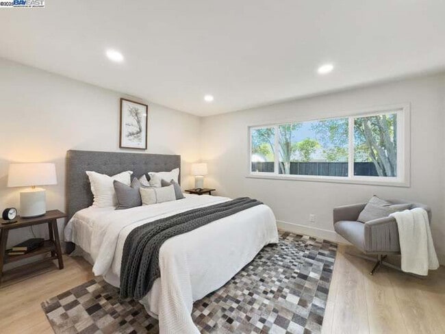 Foto del edificio - 6196 Inglewood Dr