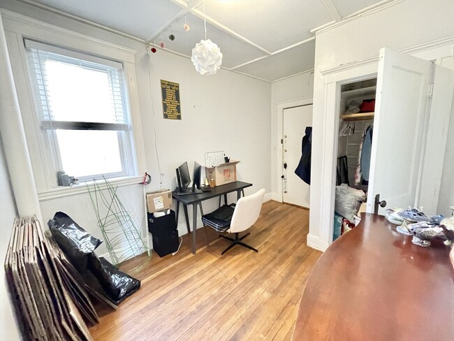 Building Photo - 131 Park Dr