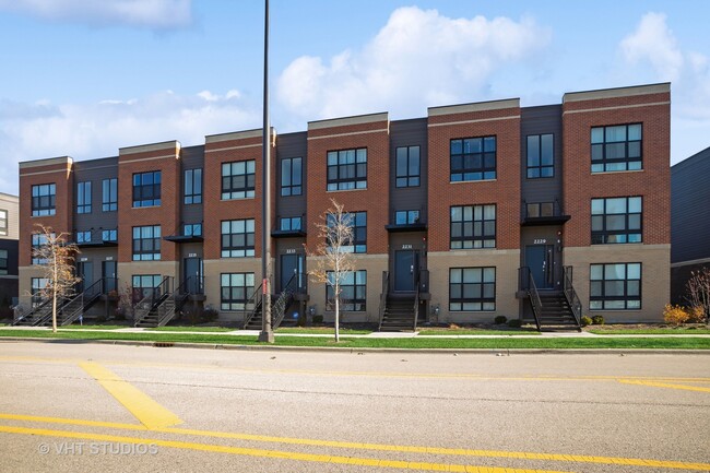 Building Photo - 2231 Parkside Dr