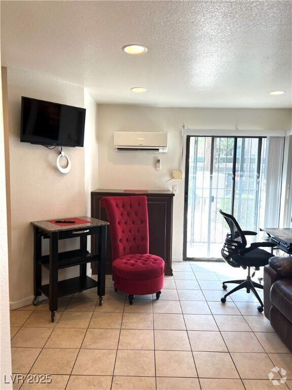 Building Photo - 490 Elm Dr