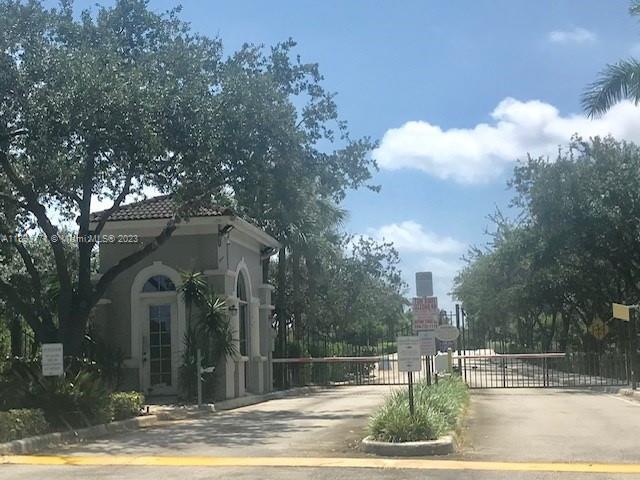 Foto del edificio - 1046 Satinleaf St