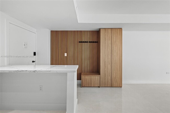 Building Photo - 999 SW 1st Ave