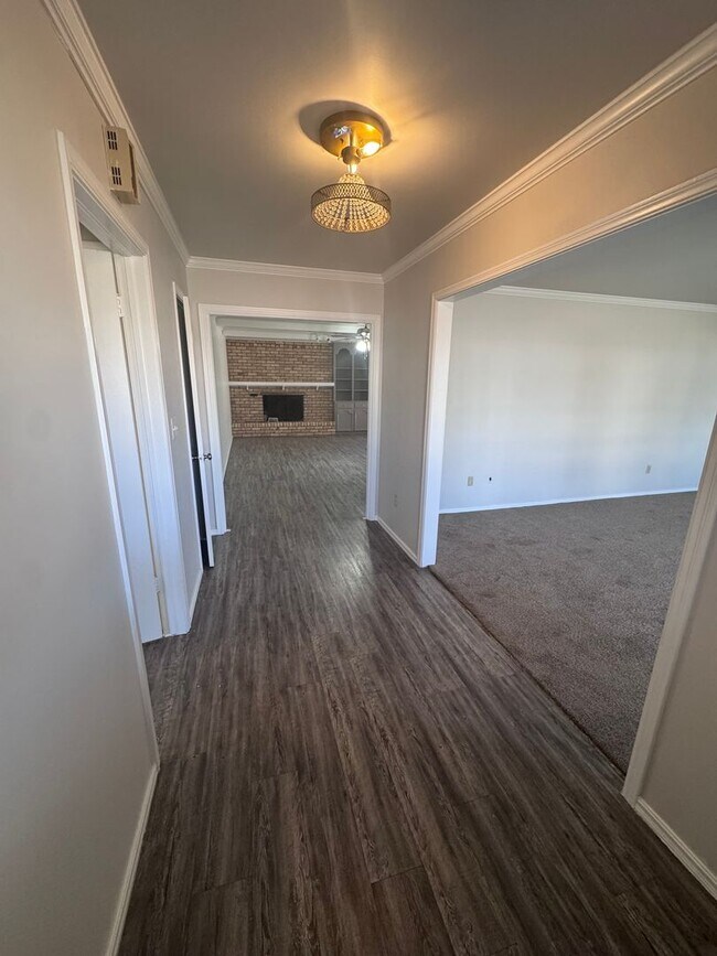 Foto del edificio - Midtown Tulsa 4 Bedroom Single Level Home!