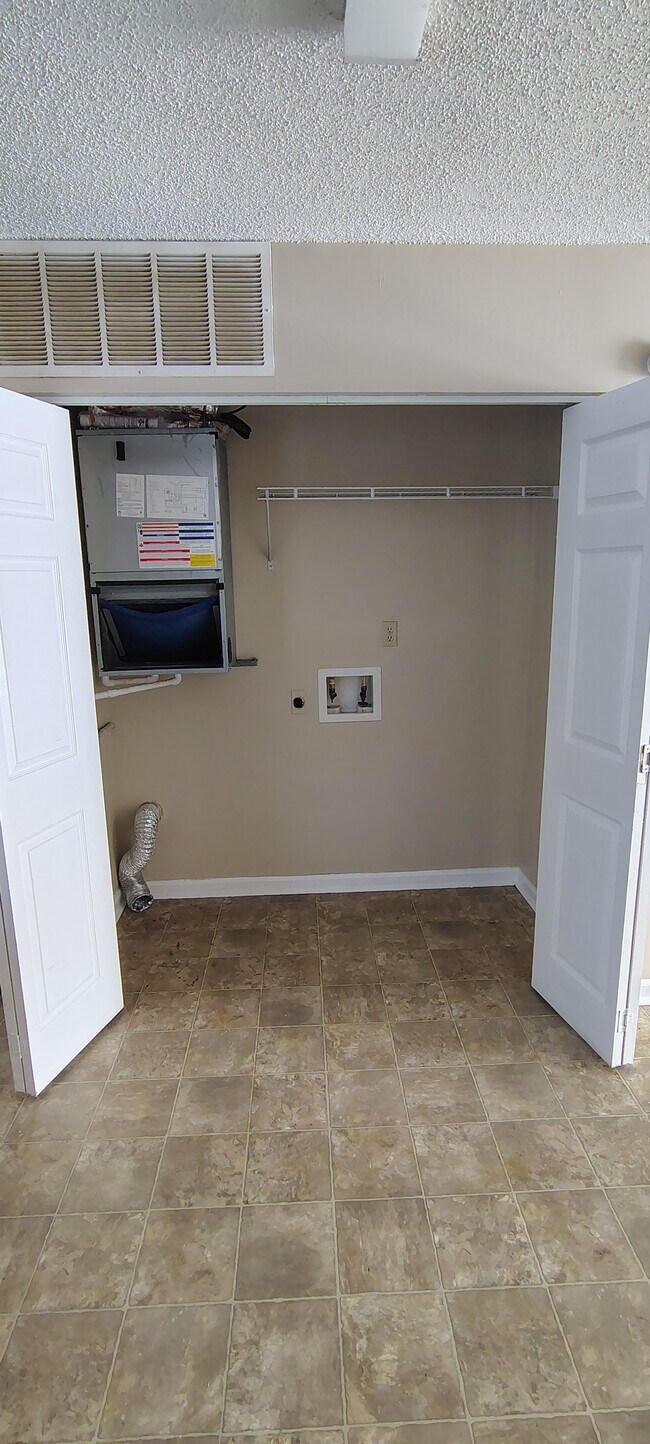 Foto del edificio - 2250 Spring Meadow Ln SE