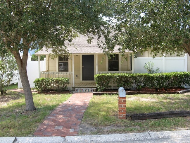Photo - 714 Railroad Ave Apartment