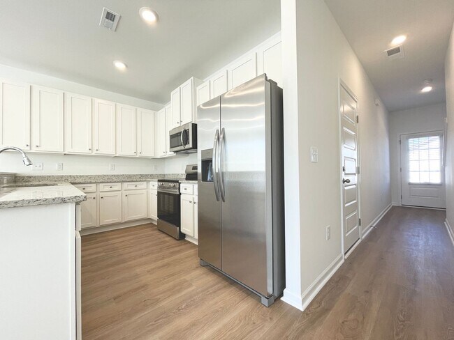 Foto del edificio - Affordable, New Construction Townhome with Smart Home Technology - Pets Welcome - Ask Us About Mo...