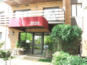 Building Photo - 2020 Chestnut Ave