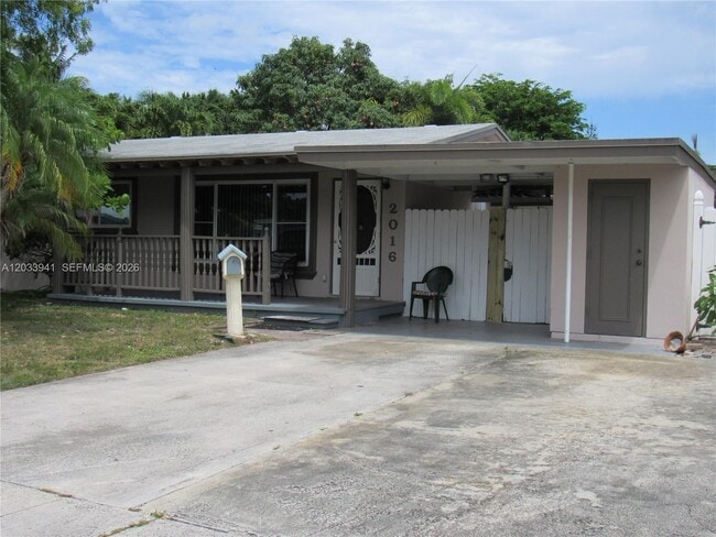 Building Photo - 2016 SW 37th Ave