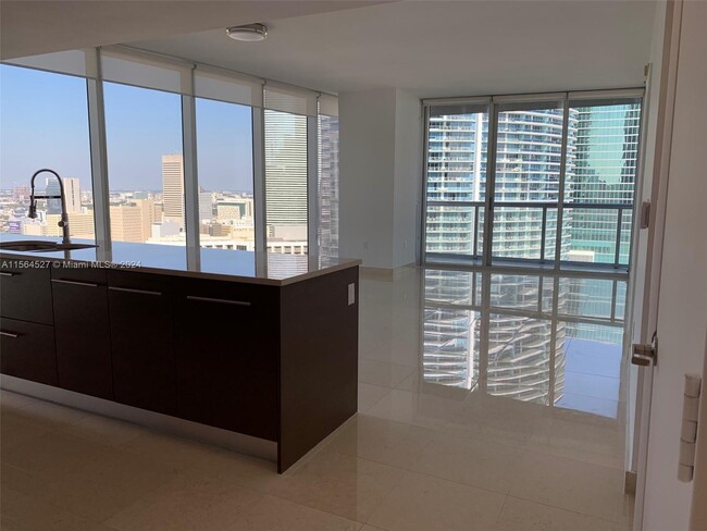 Foto del edificio - 475 Brickell Ave