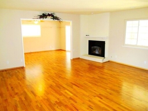 Building Photo - 74 Herbert Ln