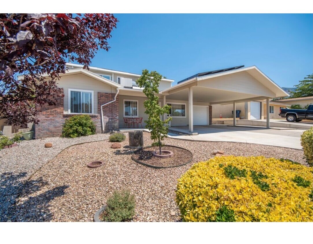 13509 Pierce Arrow Rd NE, Albuquerque, NM 87112 House Rental in