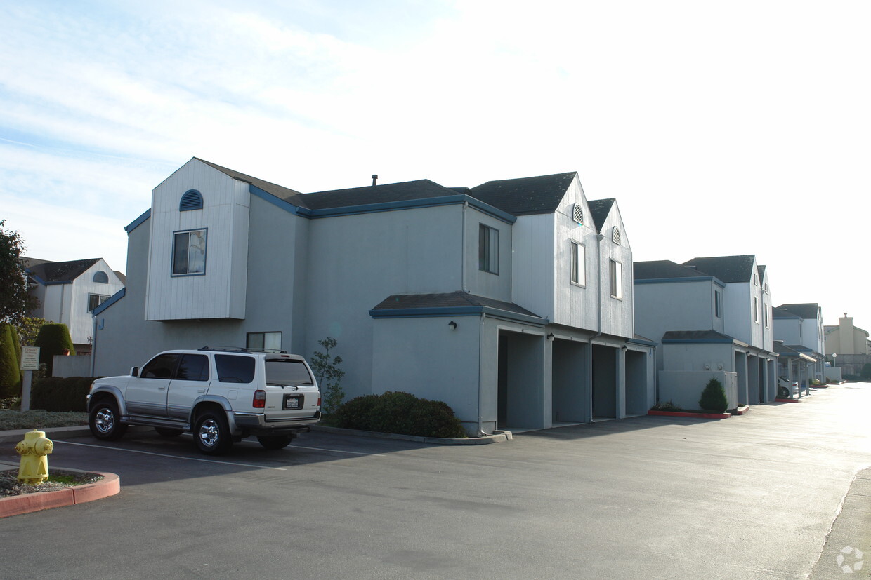 Building Photo - Westwind Apartments