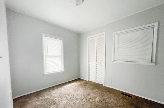 Foto del edificio - 2 bedroom, 1 bathroom House! Available now!