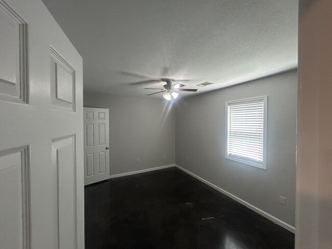 Building Photo - 5306 Apt Dr