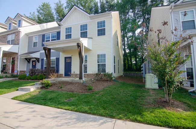 Foto del edificio - Stunning townhome