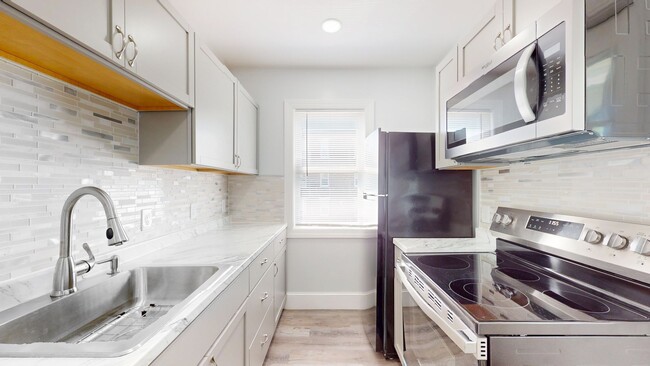 Building Photo - Avl NOW - No Fee! spacious, sunny 3BR near...